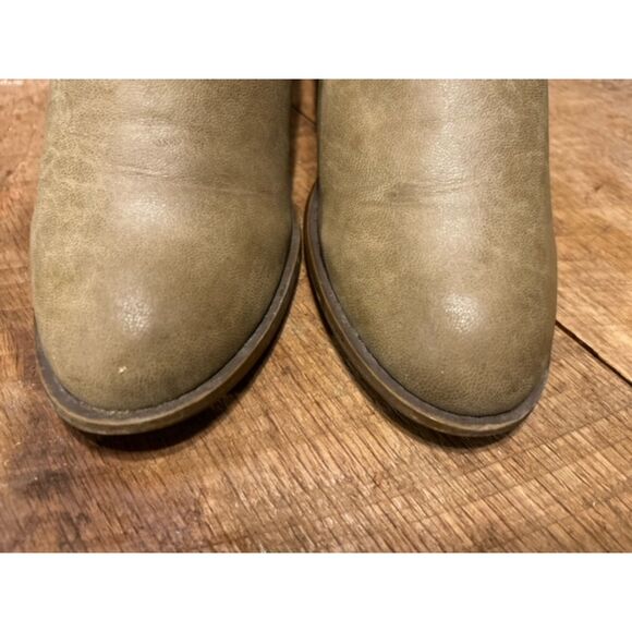 UnionBay tan booties - size 8 - Pre-owned - Picture 4 of 8